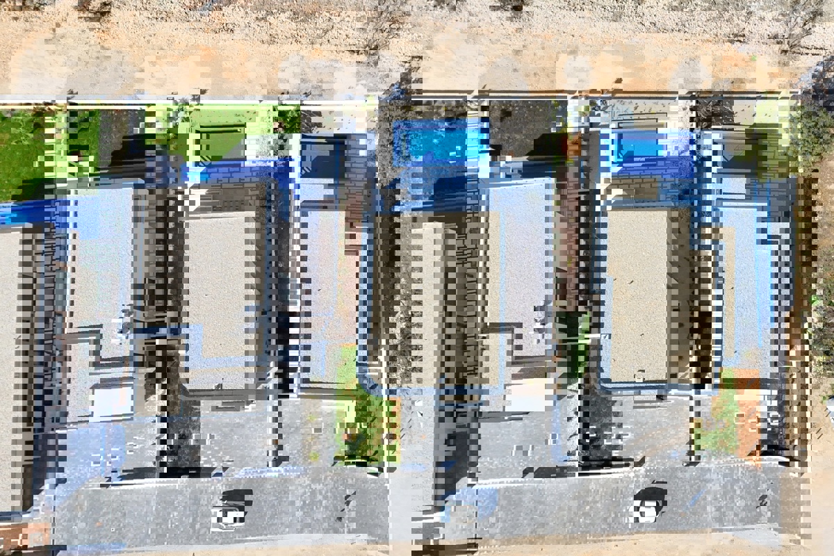 Villa moderna in una posizione eccezionale, prima fila al mare