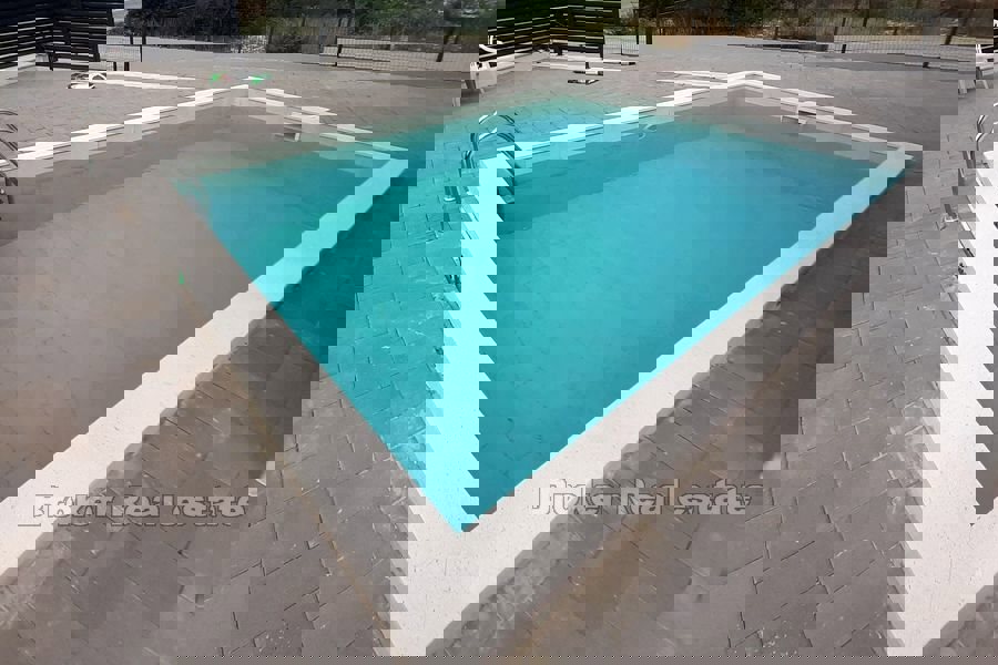 Villa di recente costruzione con piscina