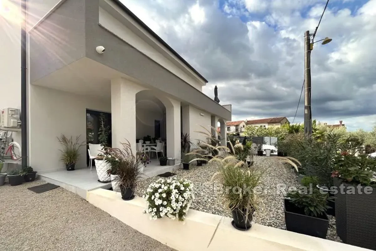 Casa indipendente con piscina e vista mare