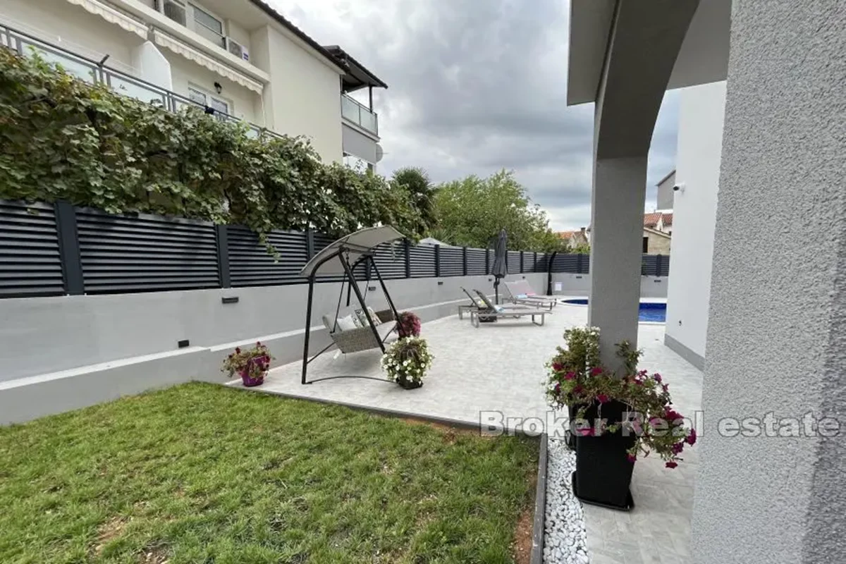 Casa indipendente con piscina e vista mare