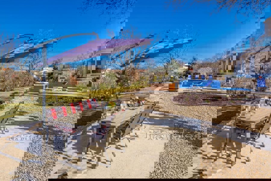 Bella casa con piscina