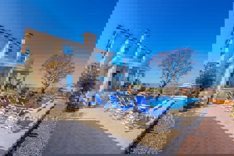 Bella casa con piscina