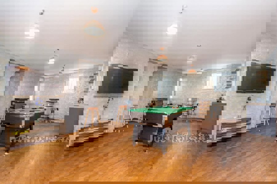 Bella casa con piscina