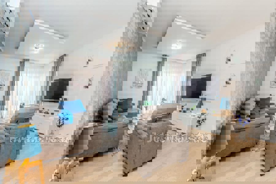 Bella casa con piscina