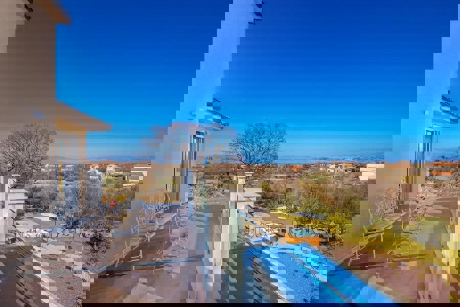 Bella casa con piscina