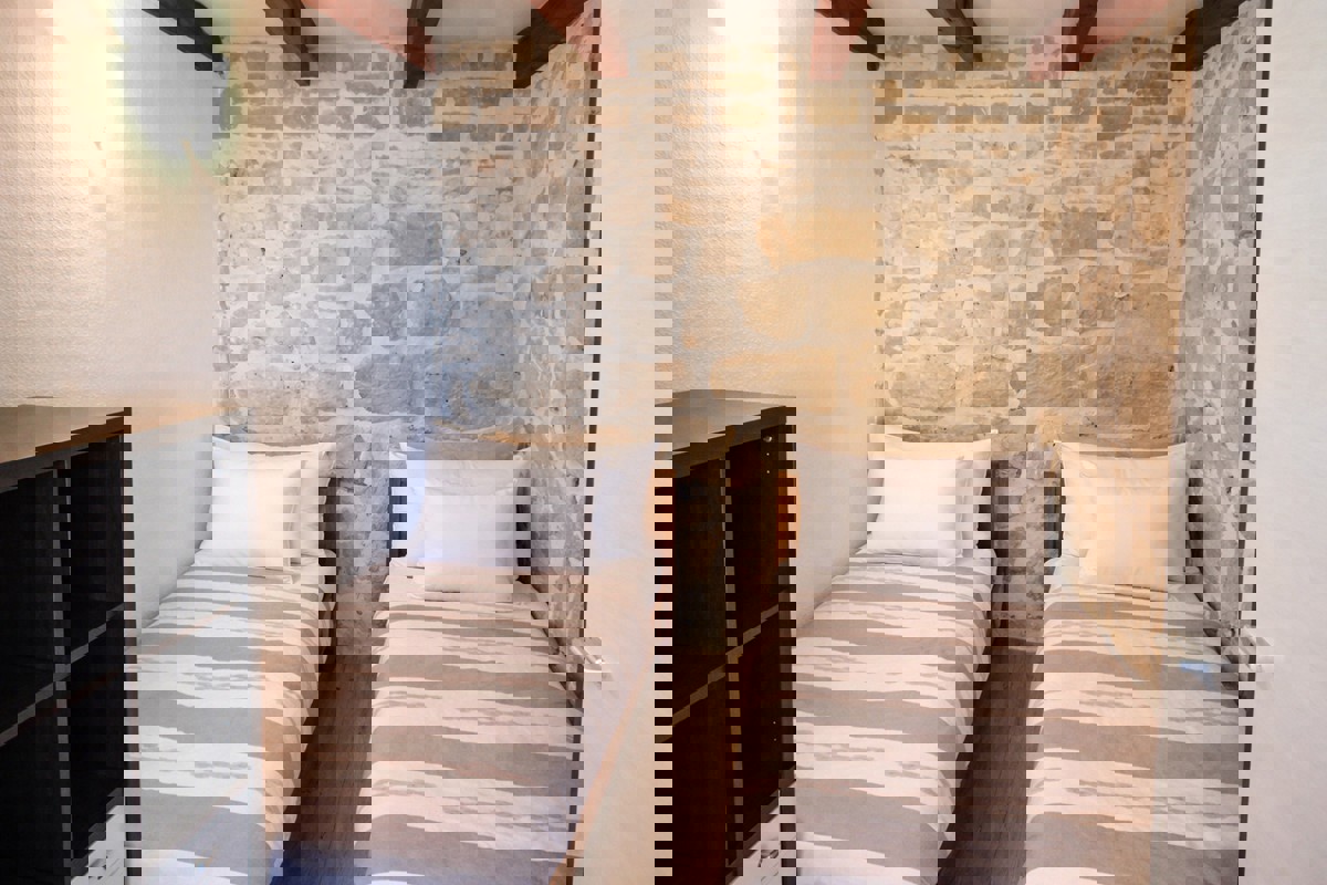 Casa in pietra, in vendita