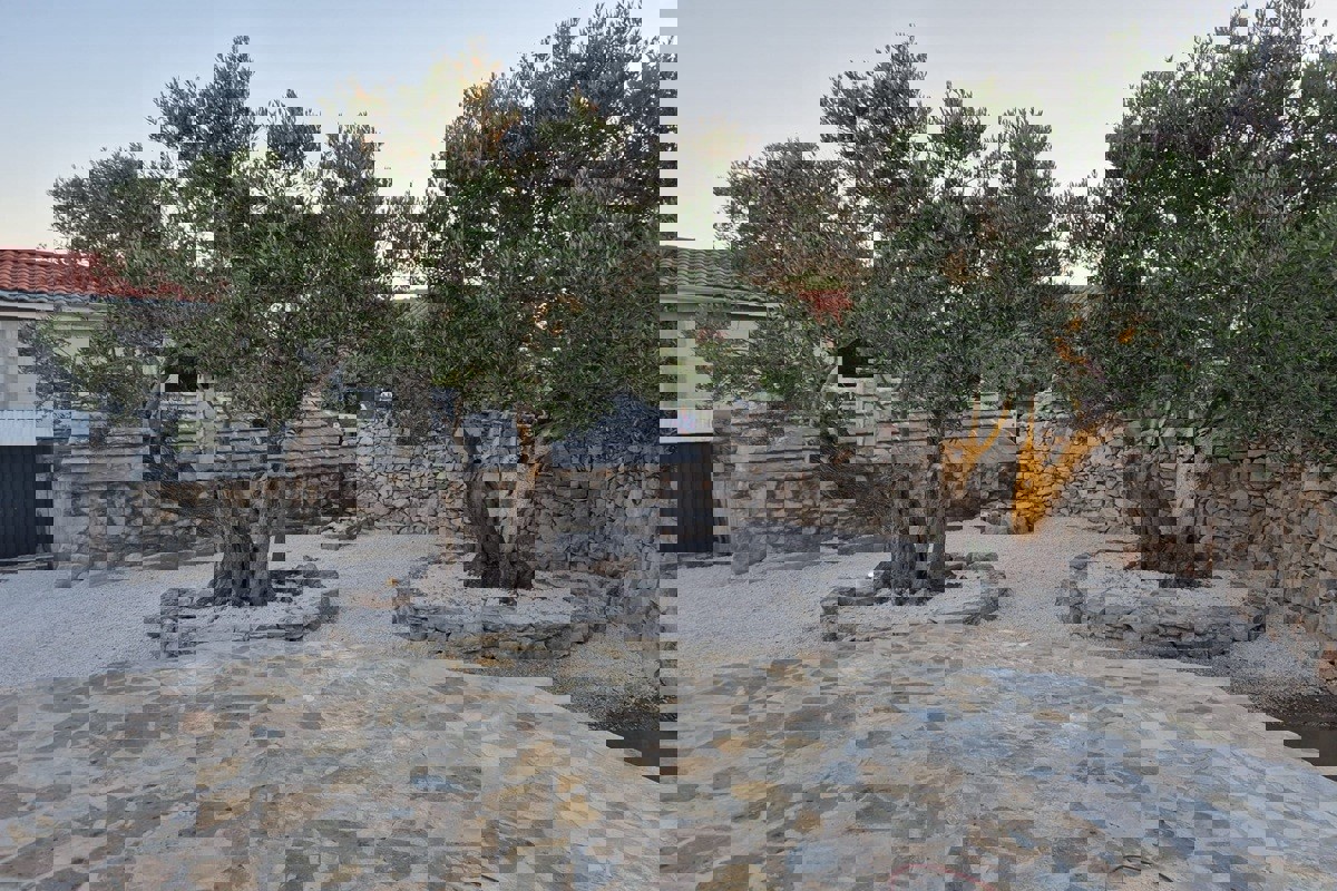 Casa in pietra, in vendita