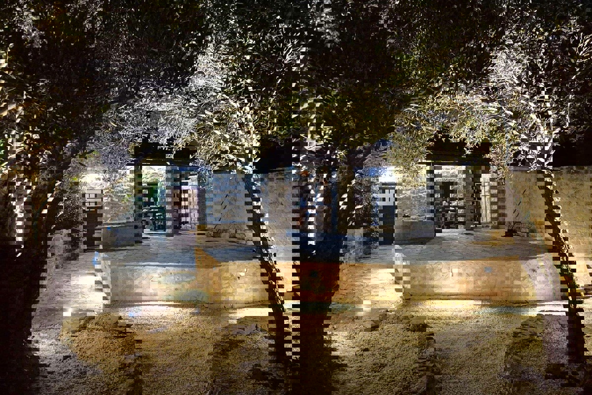 Casa in pietra, in vendita