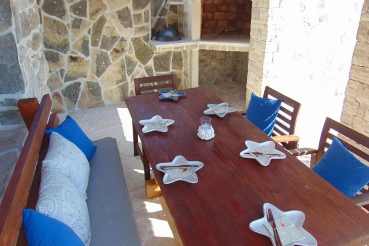 Casa in pietra, in vendita