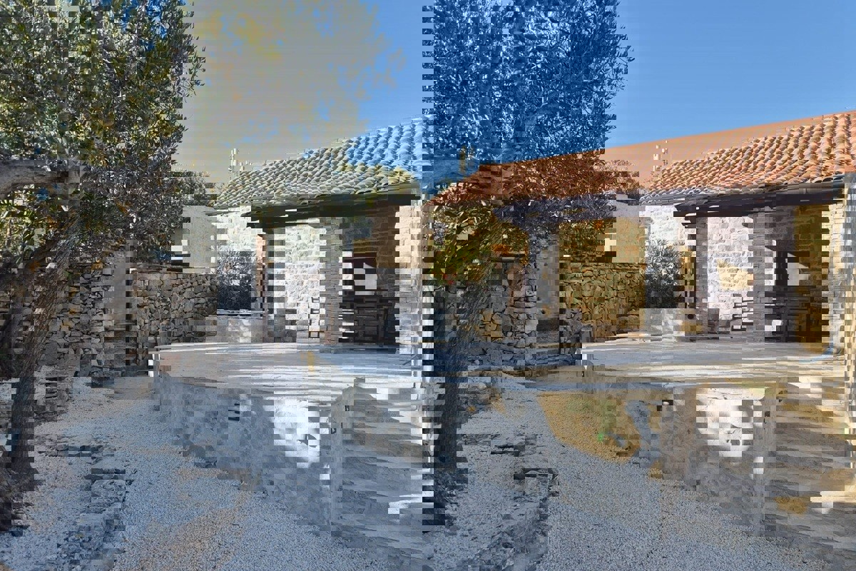 Casa in pietra, in vendita