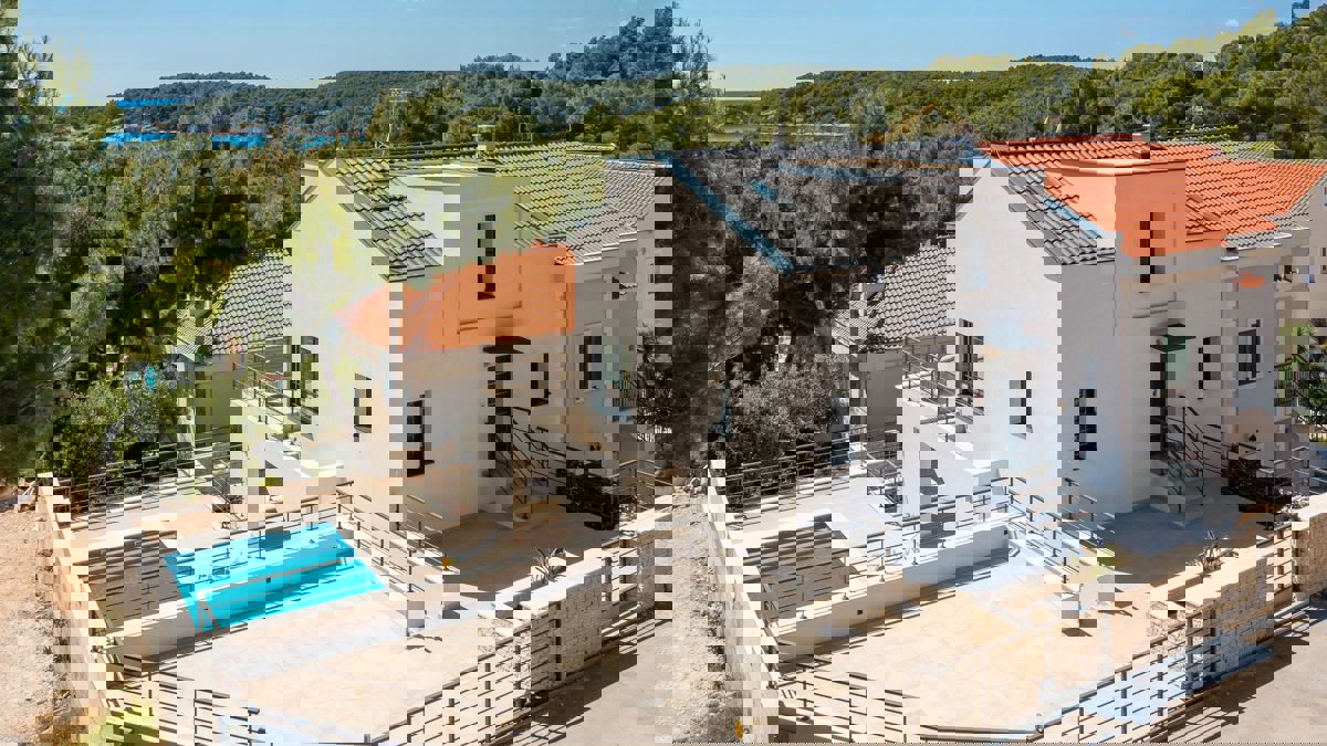 Villa di lusso con piscina e vista mare