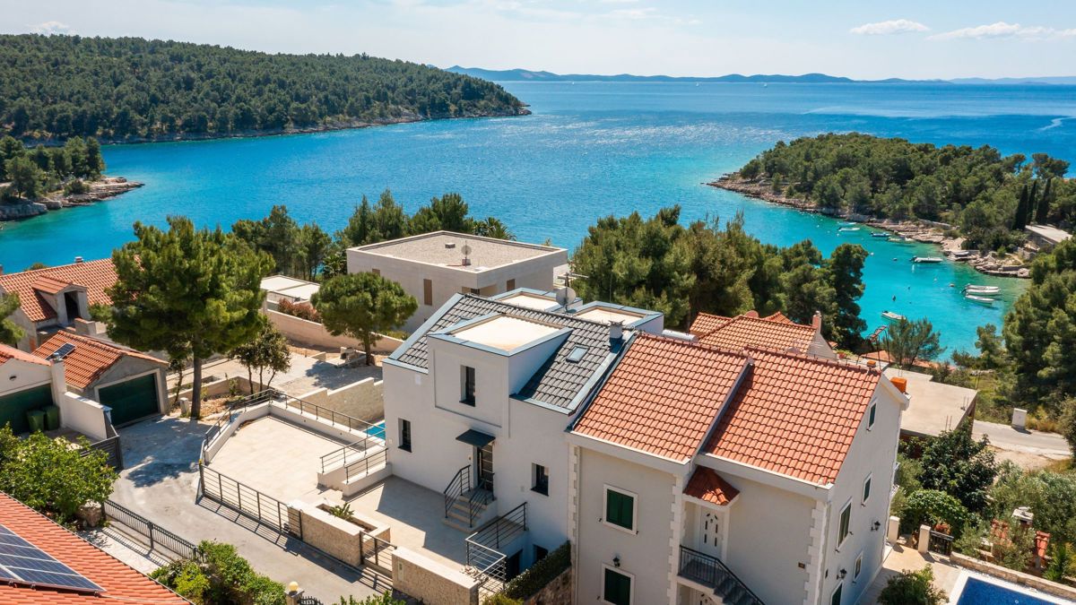Villa di lusso con piscina e vista mare