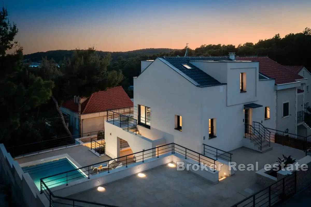 Villa di lusso con piscina e vista mare