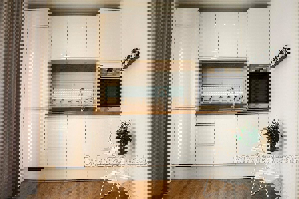 Due case più piccole con piscina e vista mare