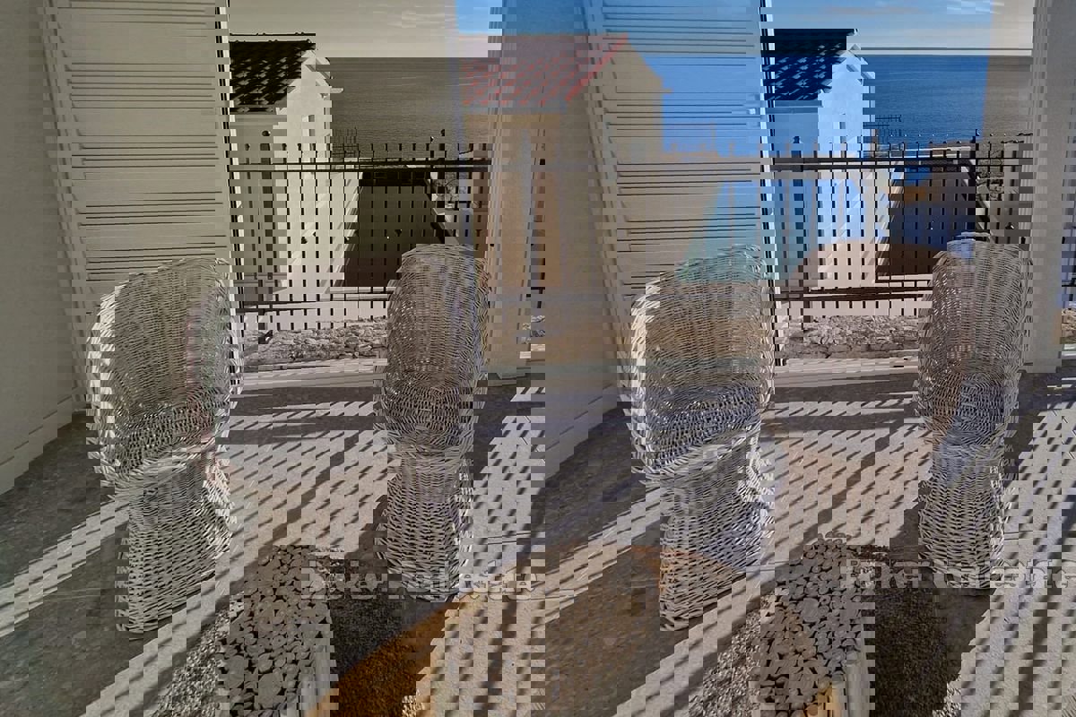 Due case più piccole con piscina e vista mare