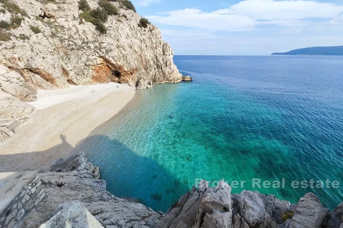 Casa bifamiliare, prima fila al mare