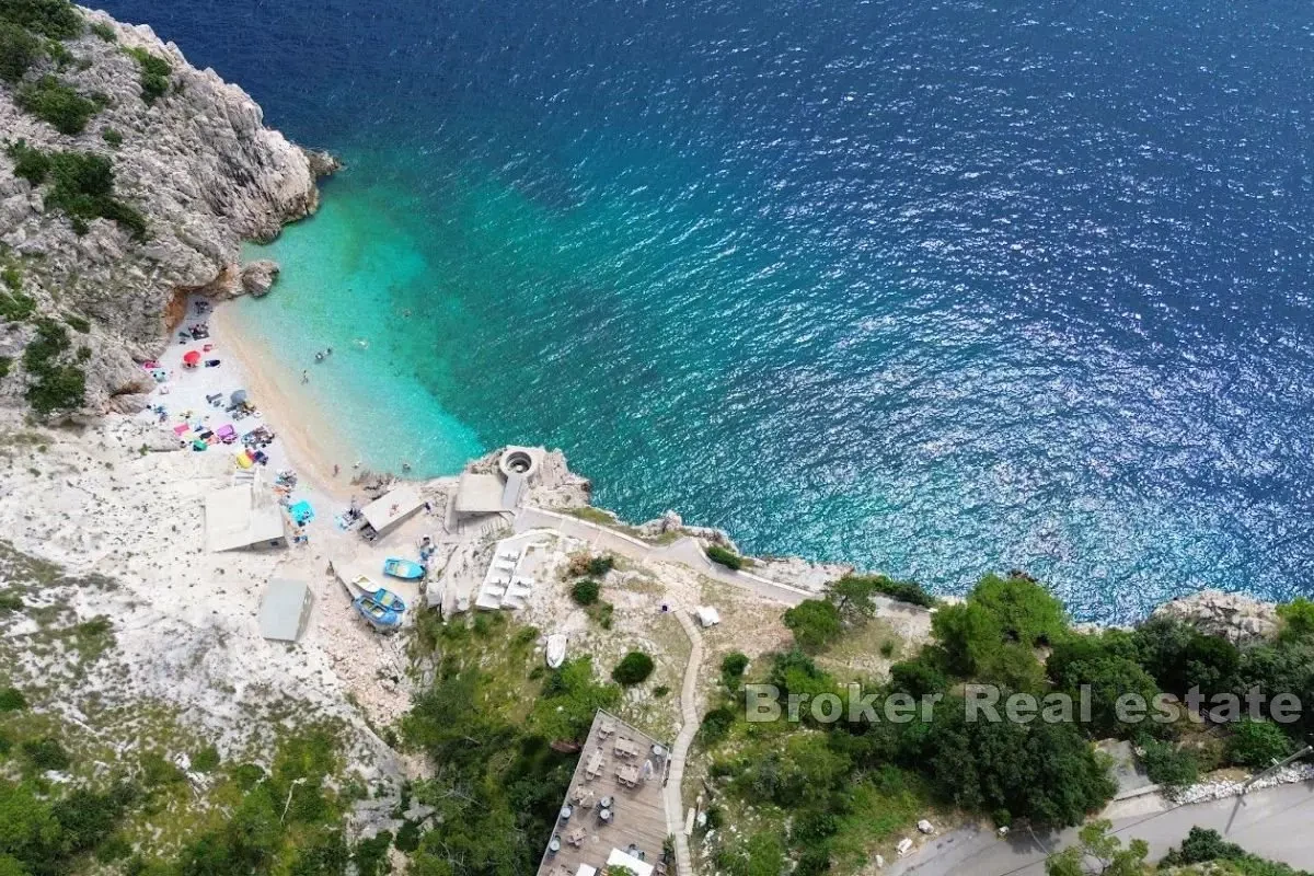 Casa bifamiliare, prima fila al mare