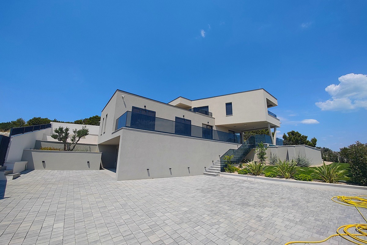 Villa di lusso con piscina e vista mare