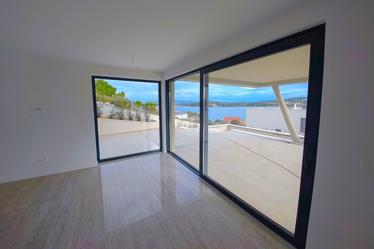 Villa di lusso con piscina e vista mare