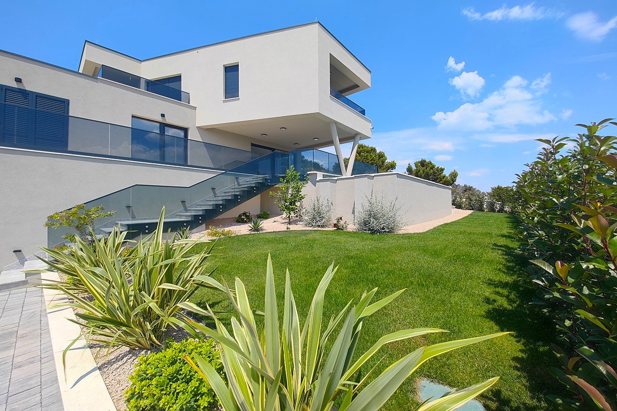 Villa di lusso con piscina e vista mare