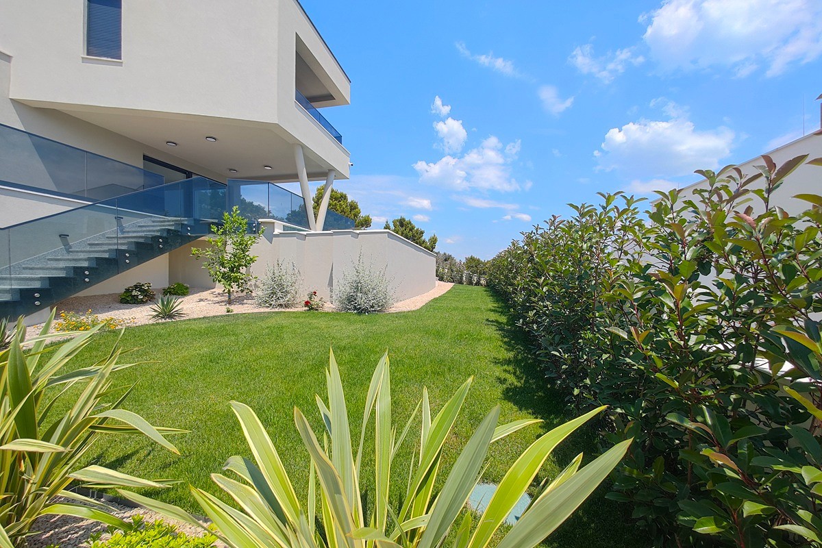 Villa di lusso con piscina e vista mare