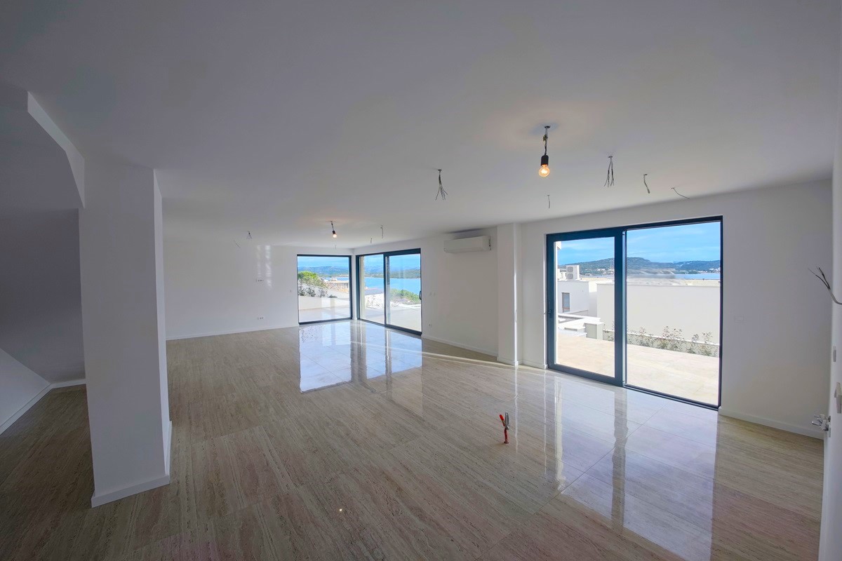 Villa di lusso con piscina e vista mare