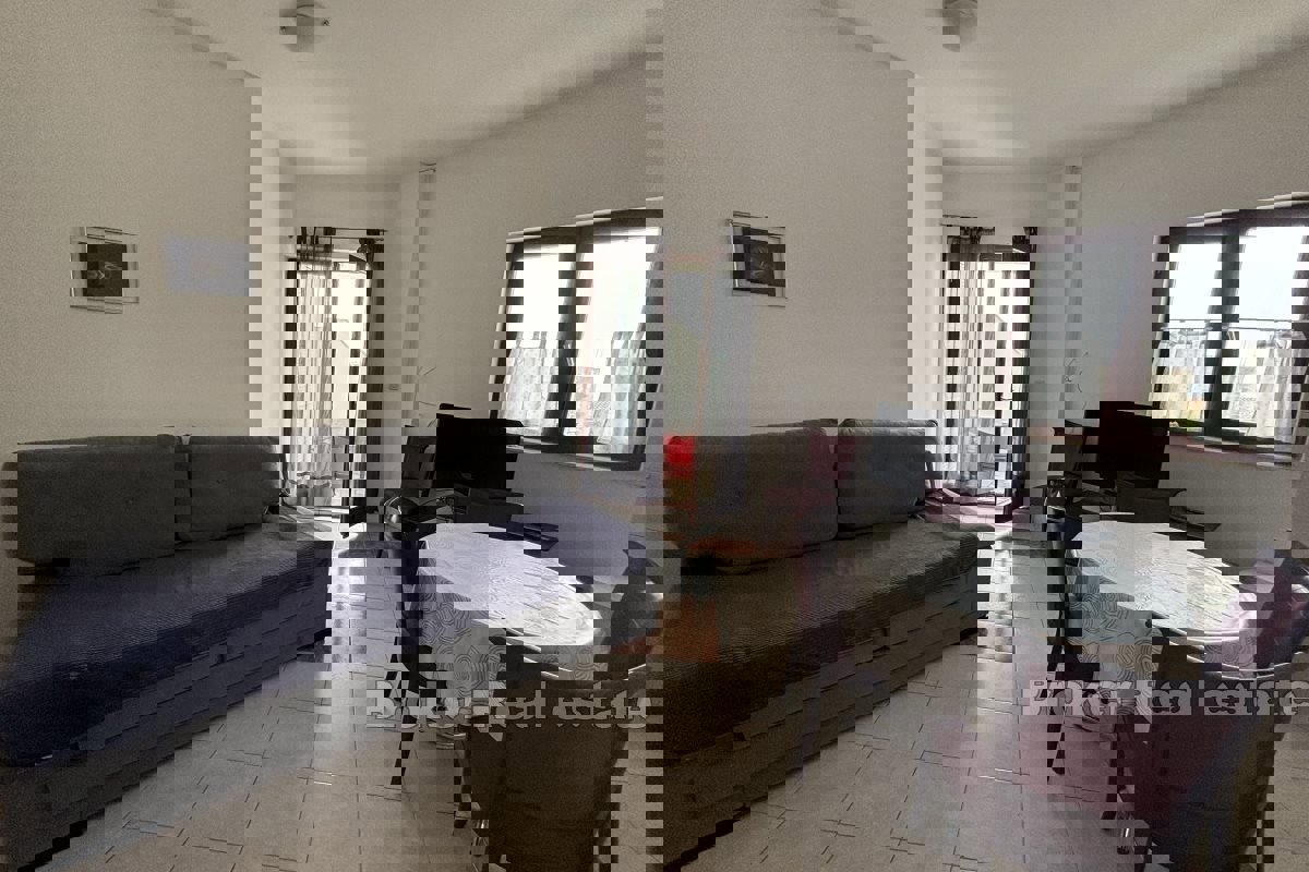 Appartamento con tre camere da letto con vista mare
