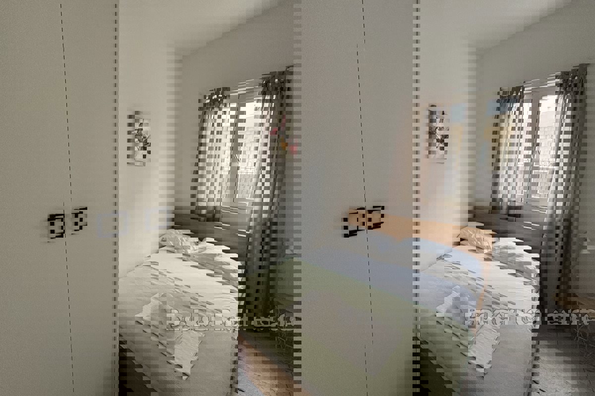Appartamento con tre camere da letto con vista mare