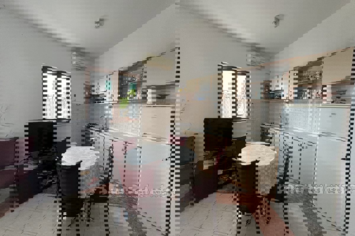 Appartamento con tre camere da letto con vista mare
