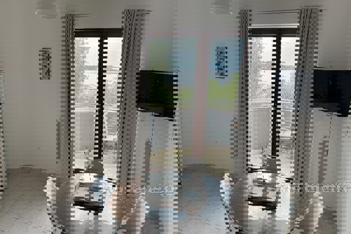 Appartamento con tre camere da letto con vista mare