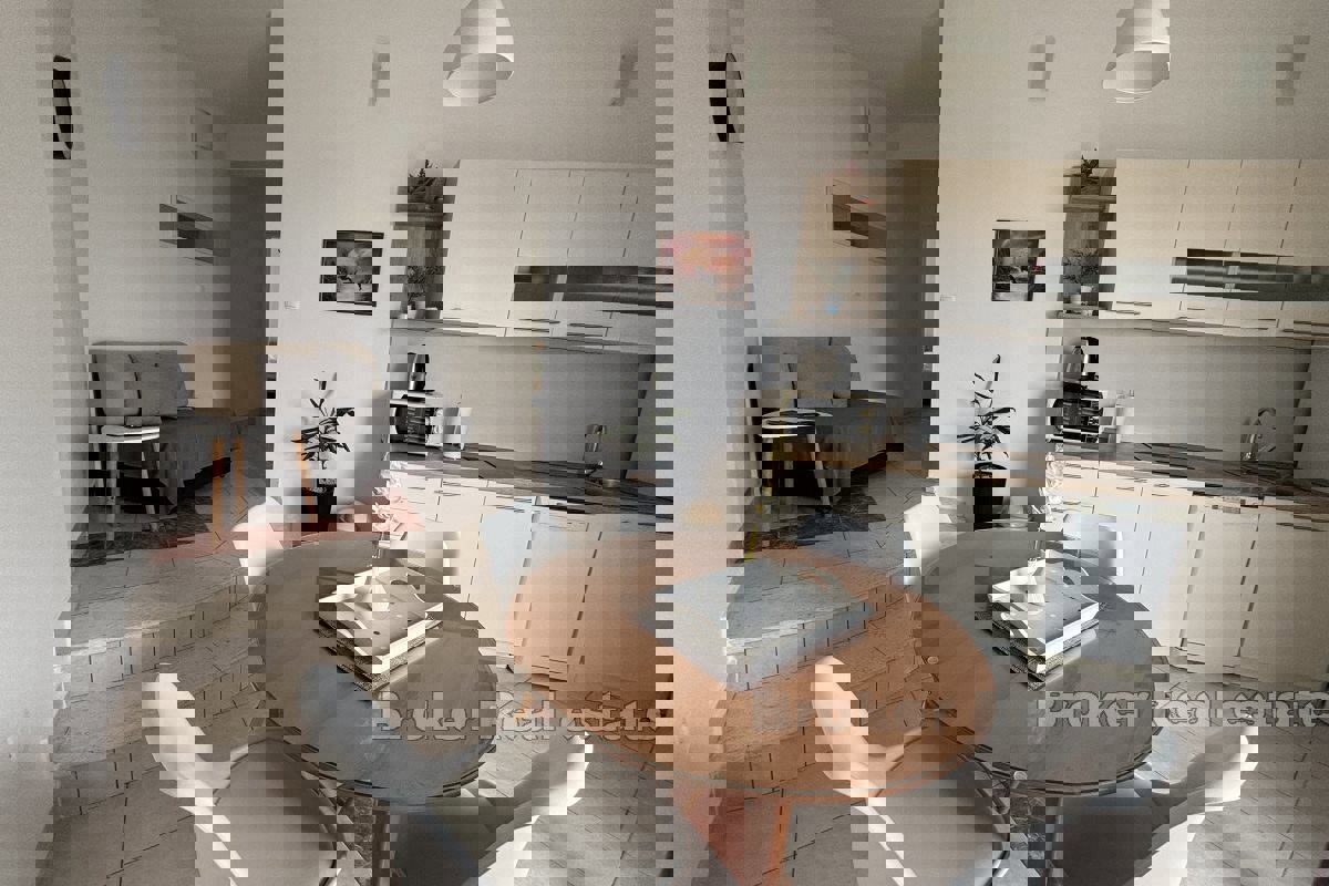 Appartamento con tre camere da letto con vista mare