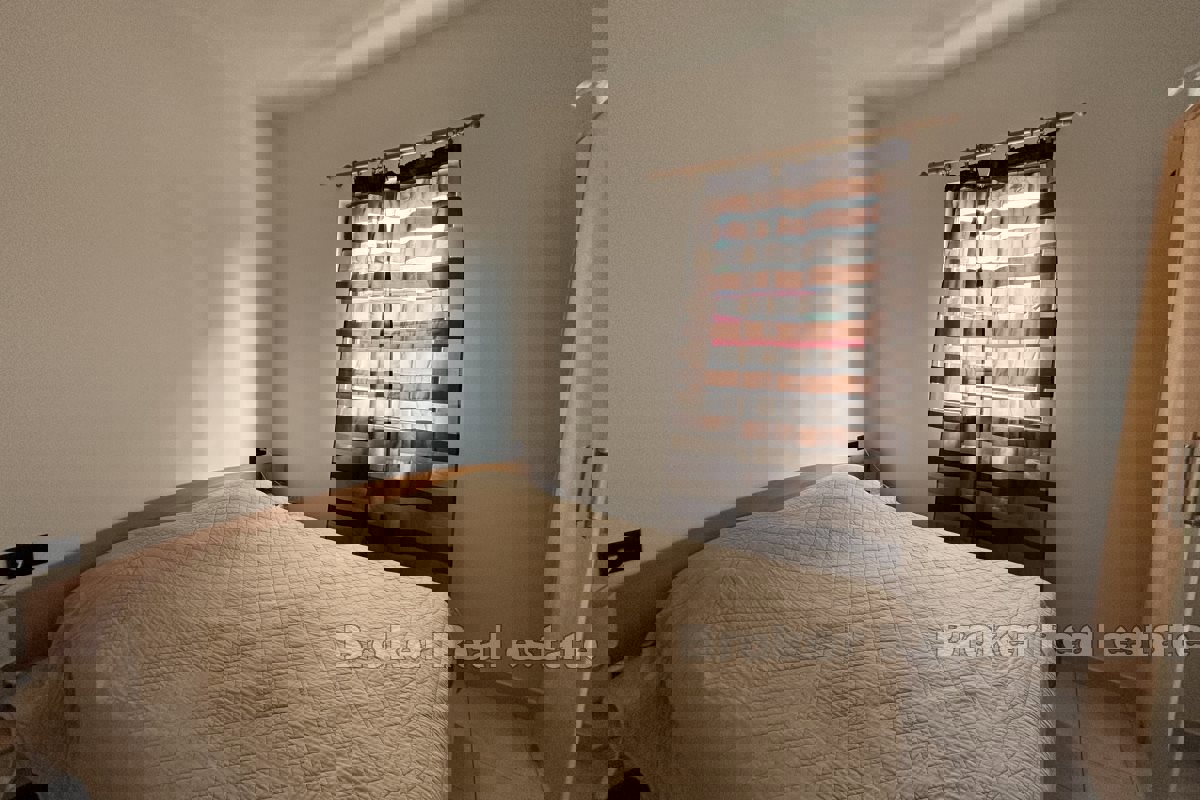 Appartamento con tre camere da letto con vista mare