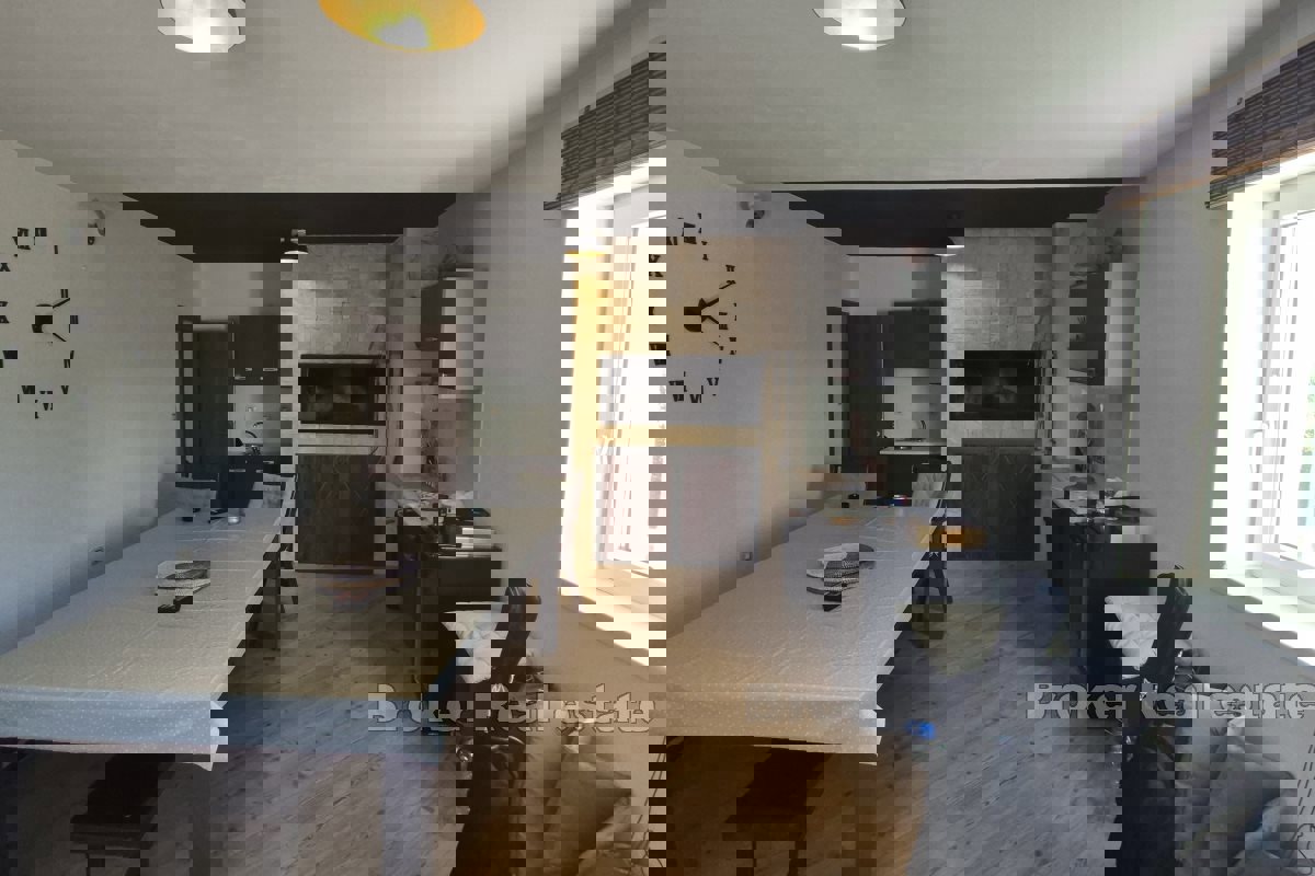 Villa moderna con piscina