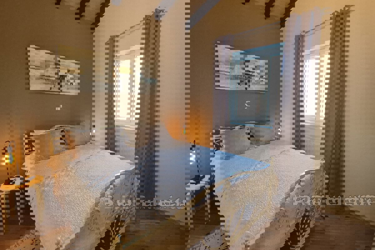 Villa moderna con piscina