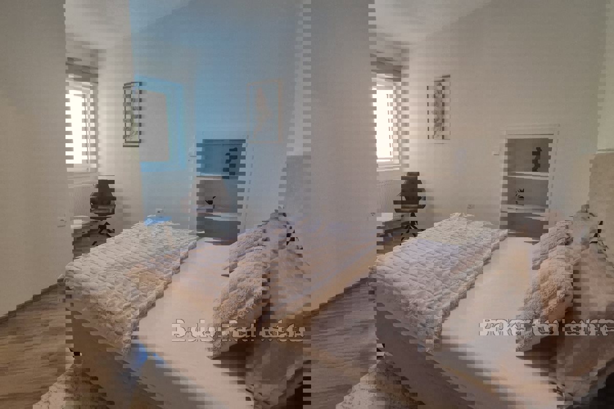 Villa moderna con piscina