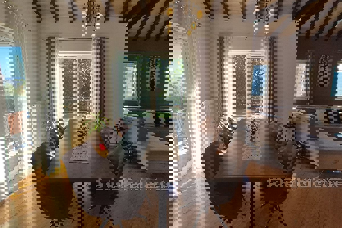 Villa moderna con piscina