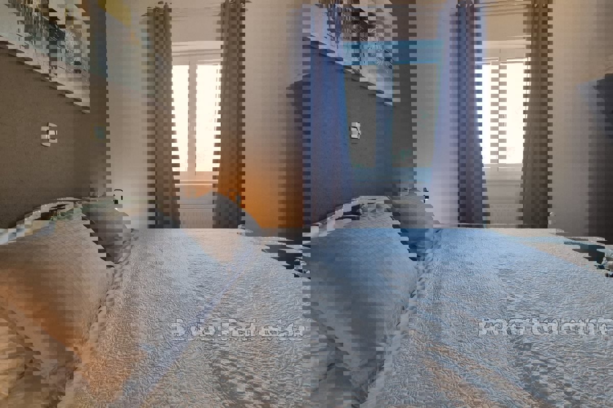 Villa moderna con piscina