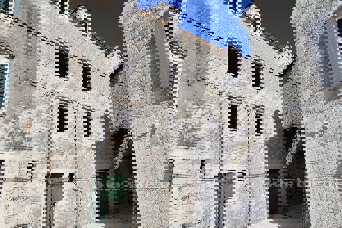 Casa mediterranea indigena da ristrutturare