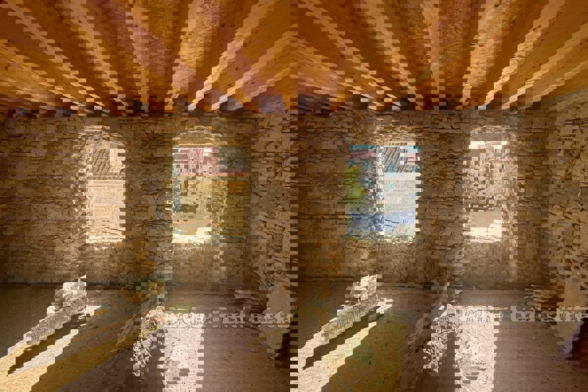Casa mediterranea indigena da ristrutturare