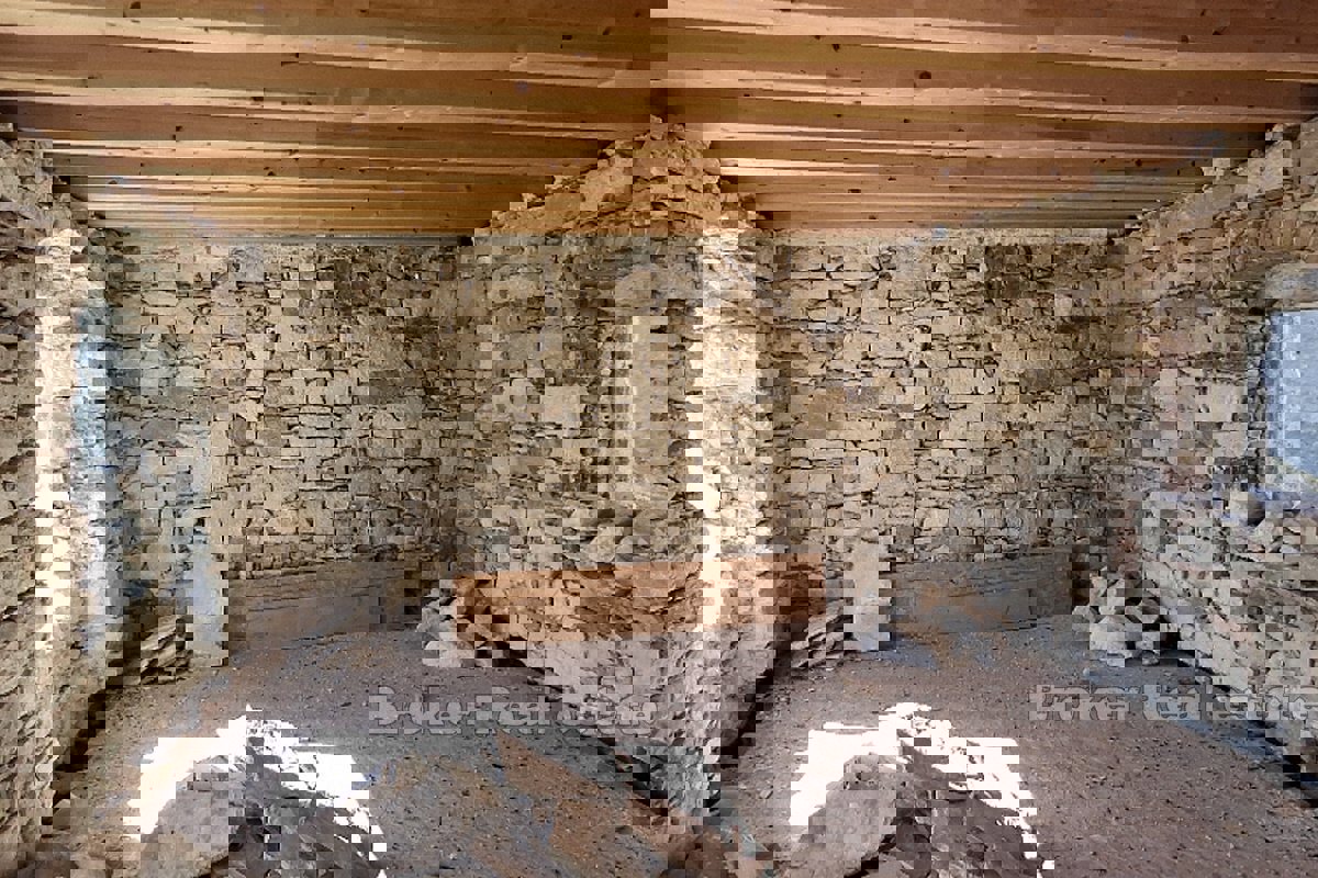 Casa mediterranea indigena da ristrutturare