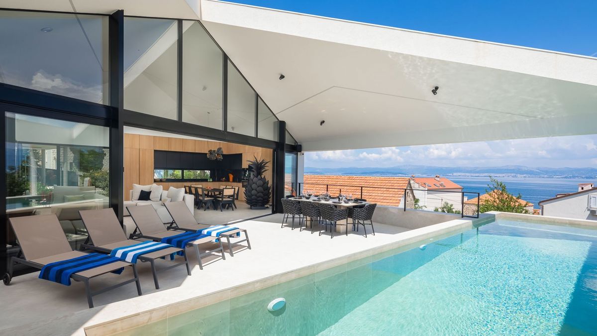 Villa moderna con vista mare