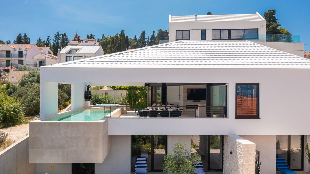 Villa moderna con vista mare