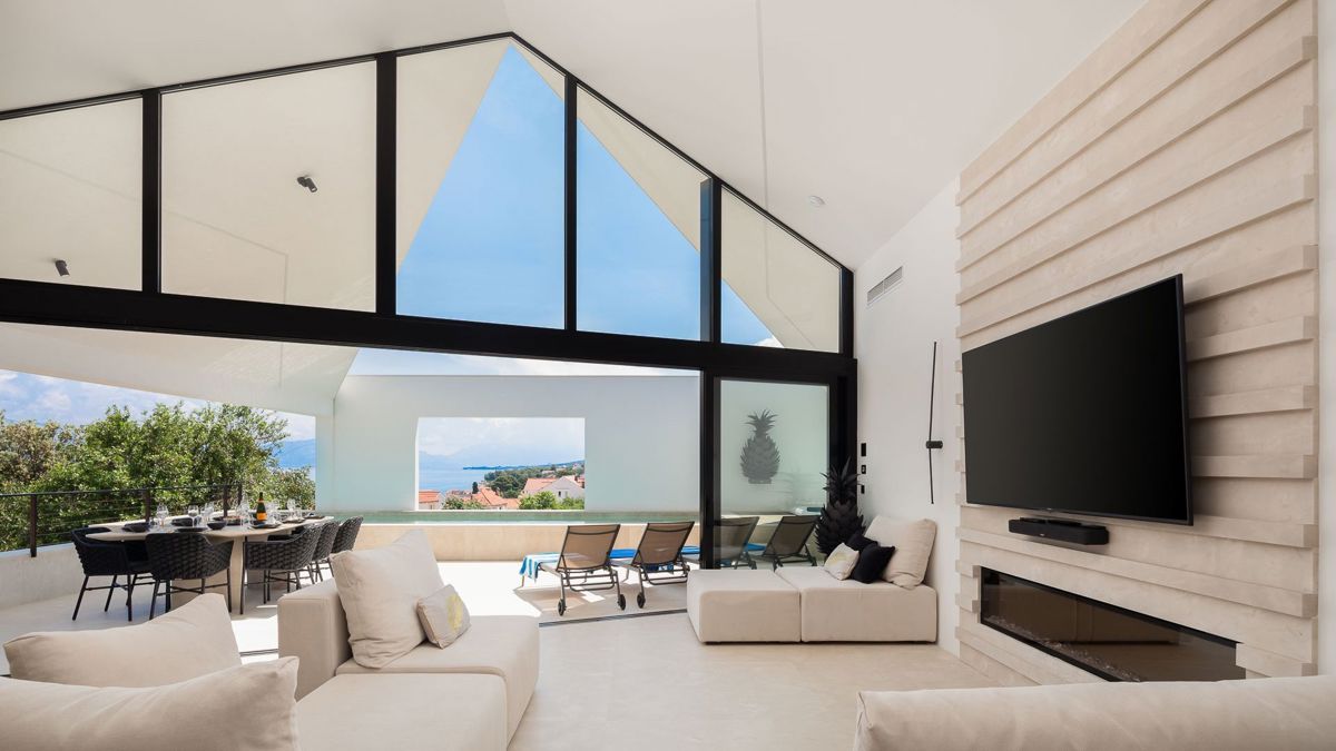 Villa moderna con vista mare