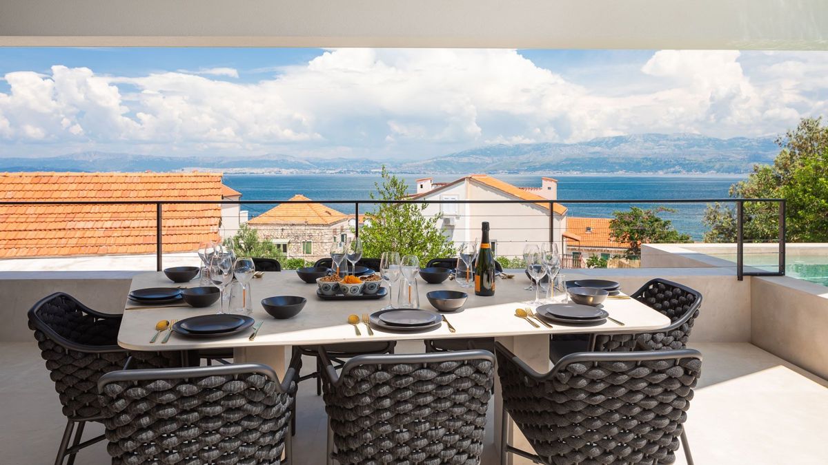 Villa moderna con vista mare