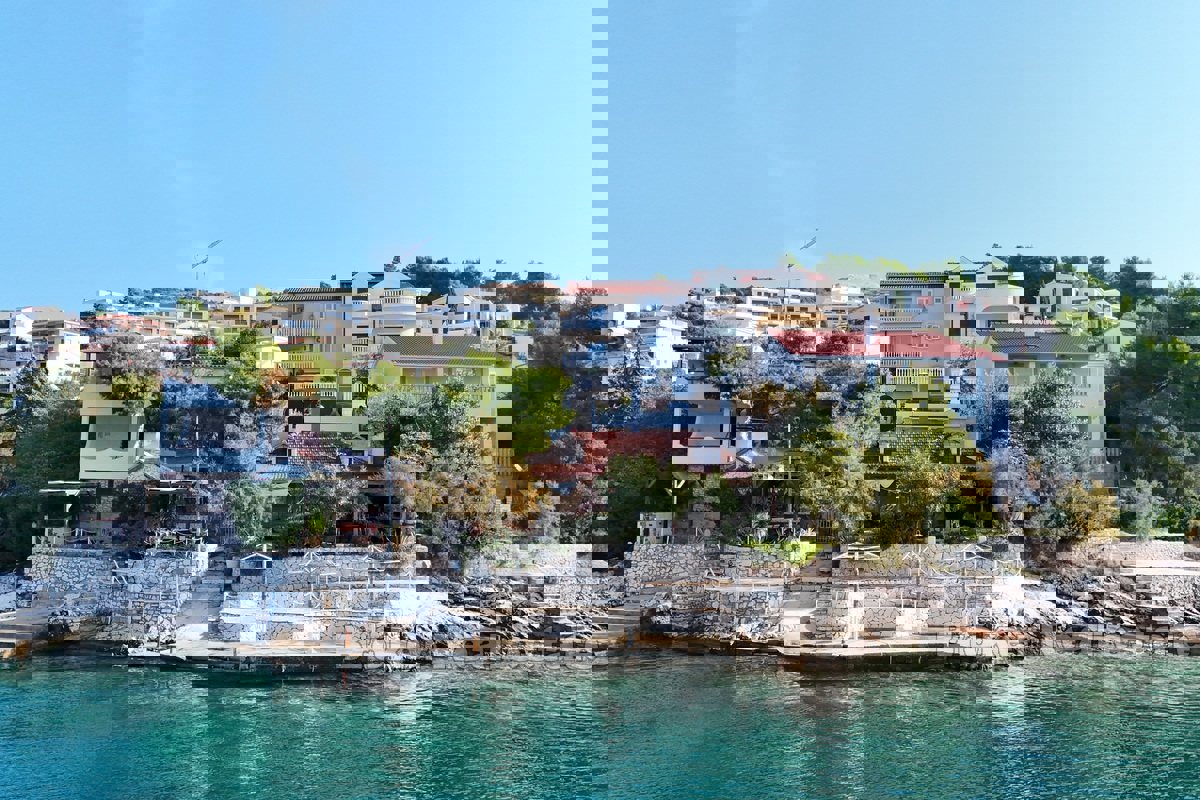 Casa appartamento in prima fila per il mare