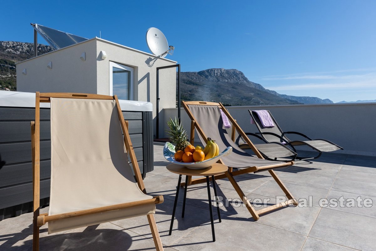 Villa di lusso con piscina e vista sul mare aperto