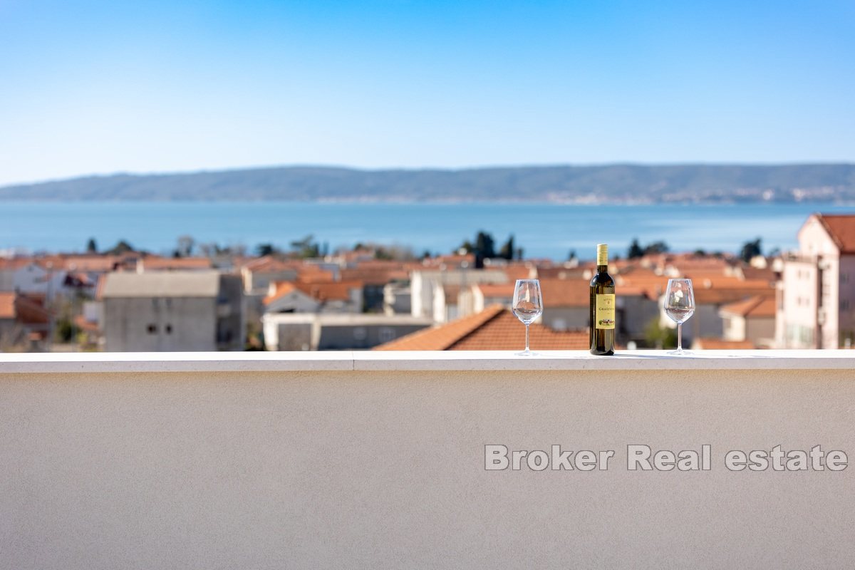 Villa di lusso con piscina e vista sul mare aperto