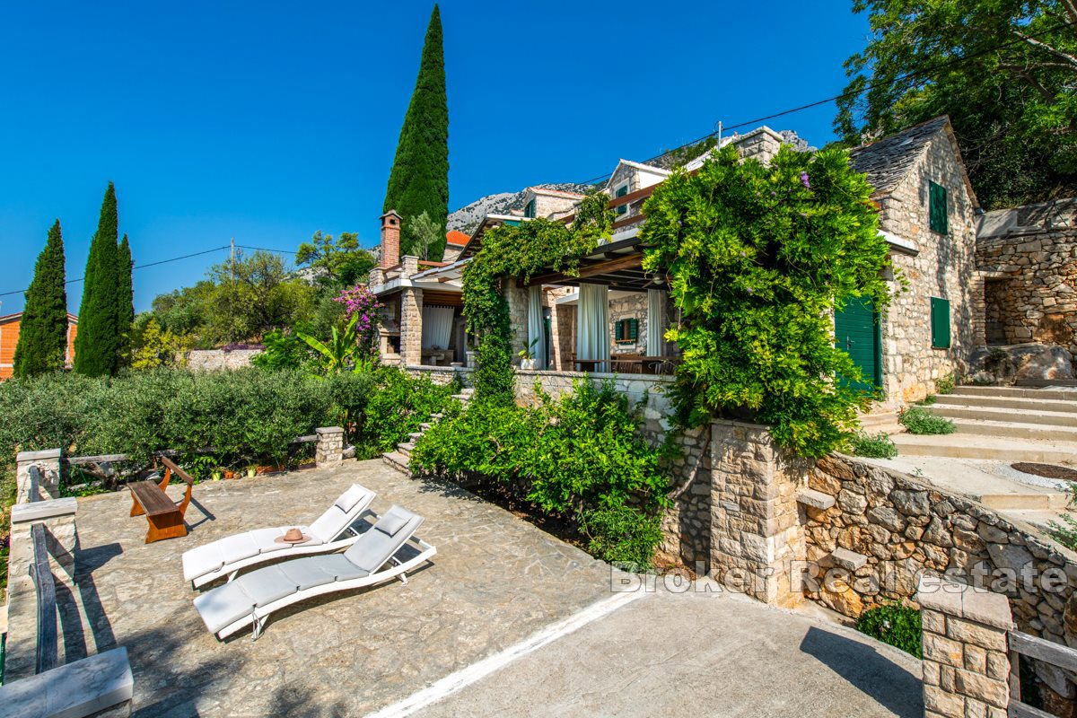 Una casa in pietra unica in una posizione prestigiosa con vista panoramica