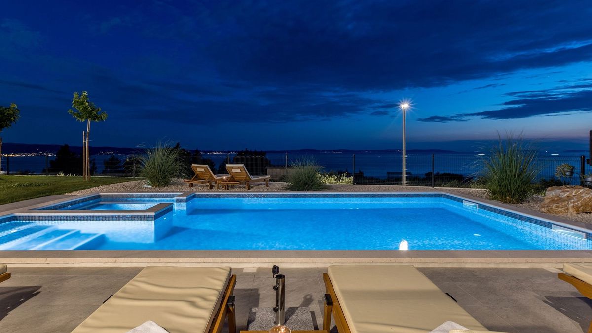 Villa moderna con vista panoramica sul mare