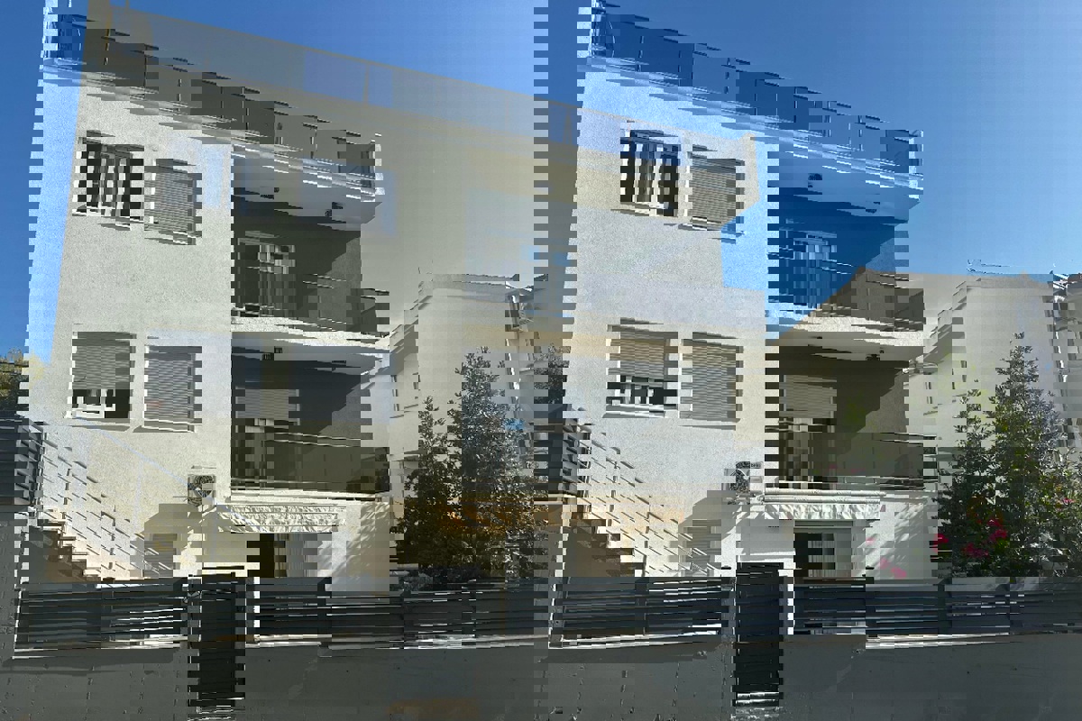 Bellissima casa con piscina e spettacolare vista sul mare